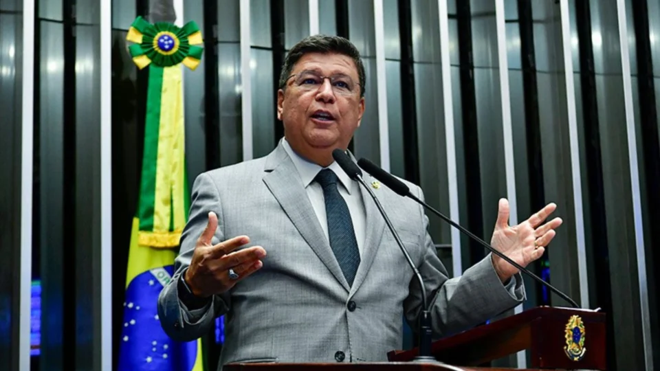 Senador Carlos Viana defende que o Senado reaja ao STF
