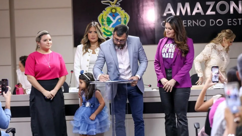 Wilson Lima assina ordem de serviço para início das obras da Casa da Mulher Brasileira