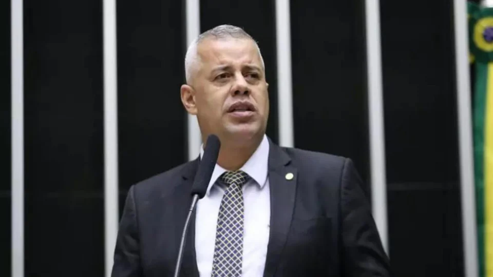 Deputado pede investigação de esquema do governo Lula com bancos