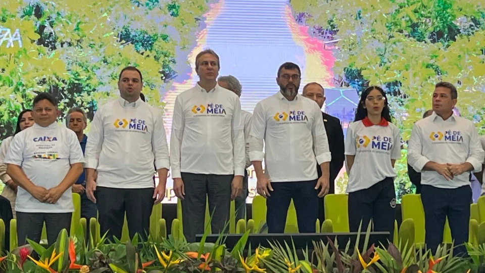 Camilo Santana e Wilson Lima lançam programa Pé-de-Meia em Manaus