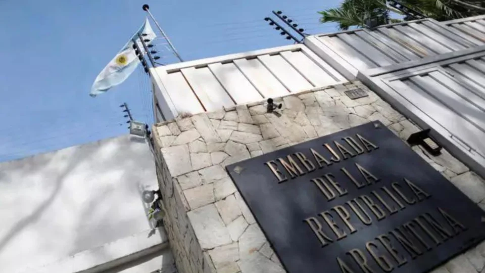 Embaixada da Argentina que asila opositores de Maduro tem energia cortada