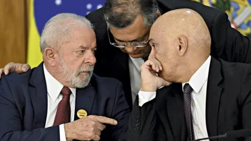 Tática comunista de obstruir campanhas da Direita através do bloqueio de recursos do PL vem à tona
