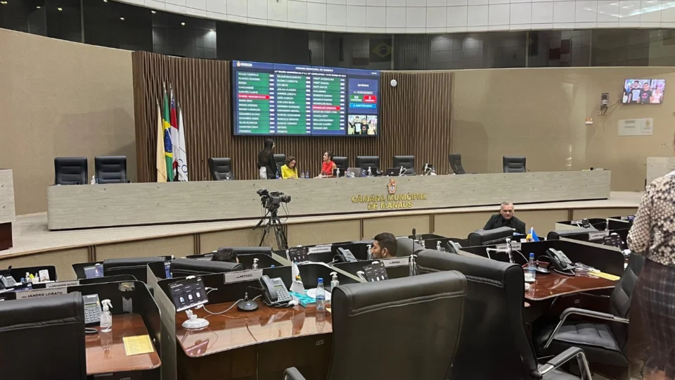 Sessão da CMM é suspensa após acusações e apelo por sensibilidade em meio ao luto de vereador