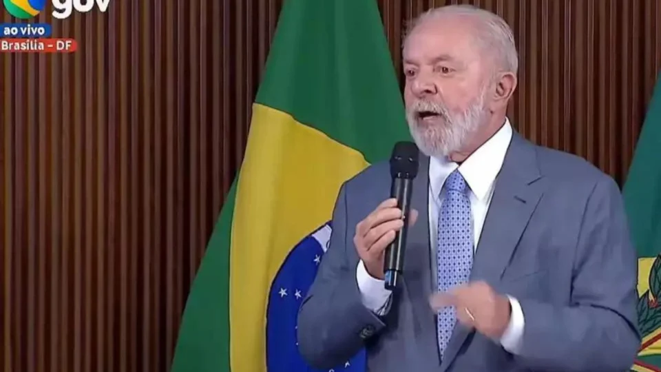 Há 14 meses e meio no poder, Lula ainda culpa Bolsonaro e imprensa