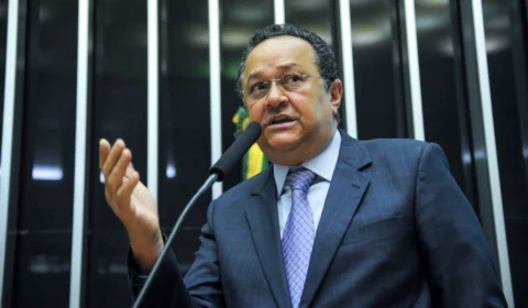 Cassado pelo TRE-AM, Silas recorre no cargo e novo julgamento é nesta terça