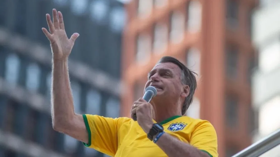 Bolsonaro anuncia retorno a Manaus em maio