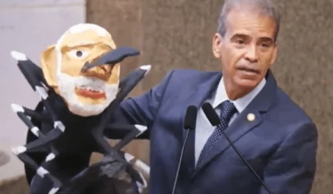 Deputado culpa Lula por epidemia e “batiza” mosquito de boneco como “presidengue”