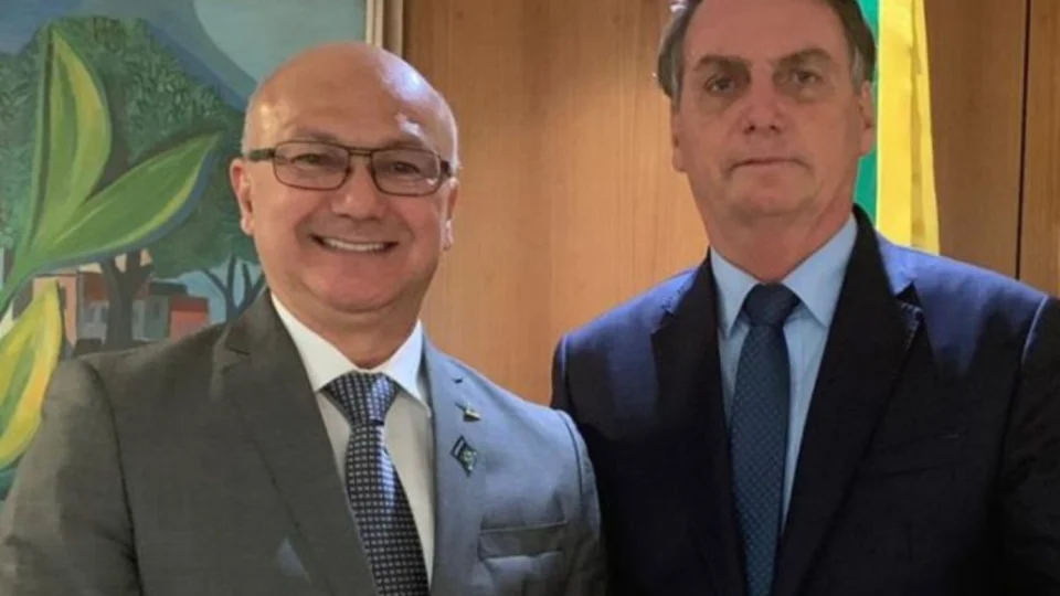 ‘Se estivesse no lançamento, Menezes chamaria mais atenção do que Alberto Neto’, sugere professor