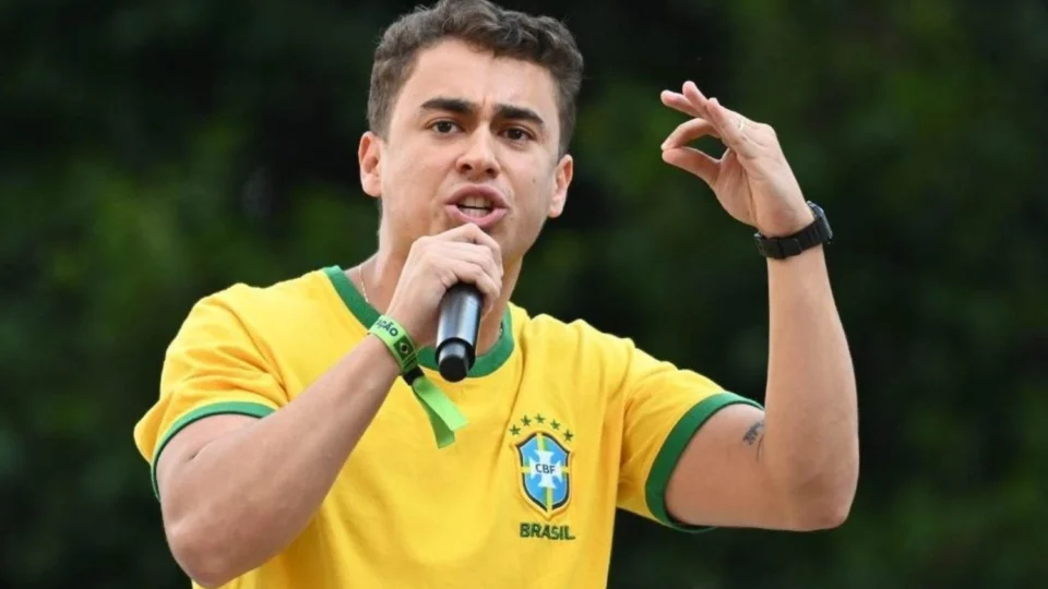 Negar perseguição jurídica contra aliados de Bolsonaro é ingenuidade ou má-fé, diz Nikolas