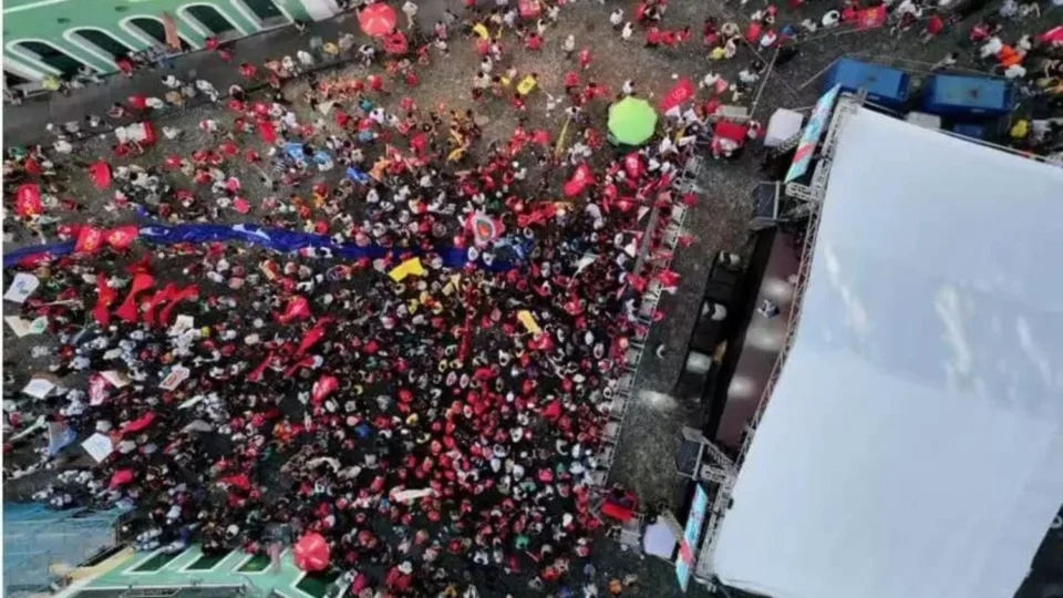 Ato da esquerda fracassa e reúne só 1,7 mil pessoas