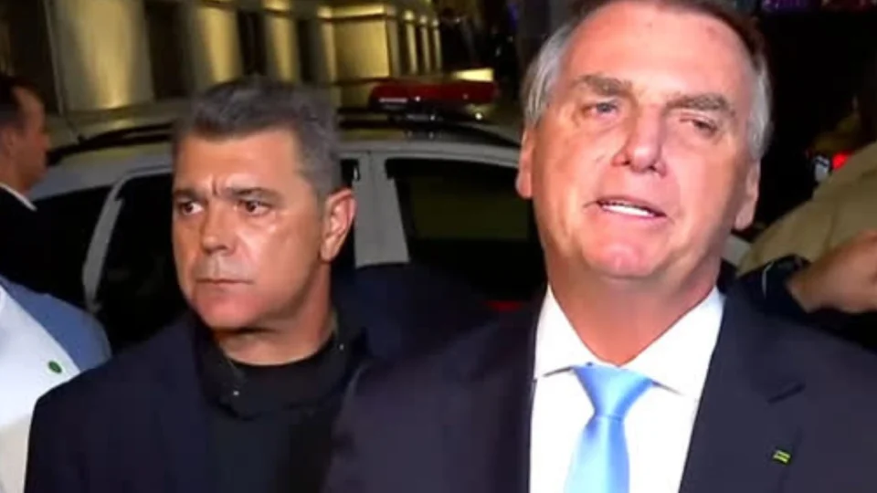 Bolsonaro sobre embaixada da Hungria: “Tem algum crime nisso?”