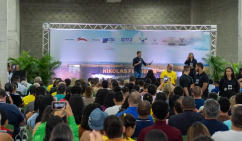 Nikolas Ferreira atrai grande público com sua palestra “Cristão e a Política” em Manaus