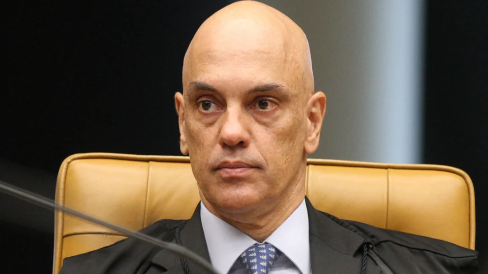 Moraes proíbe Bolsonaro de ir a eventos das Forças Armadas