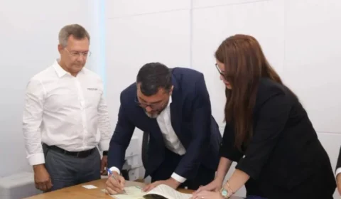 Wilson Lima assina concessão para exploração de gás e petróleo na região do Urucu, em Coari