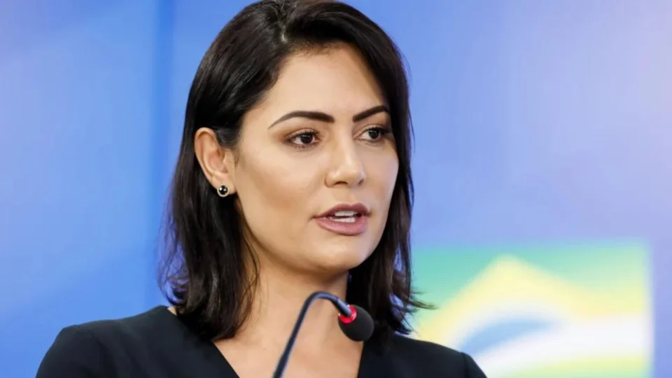Michelle Bolsonaro é hospitalizada, cancela evento do PL Mulher e ficará em isolamento