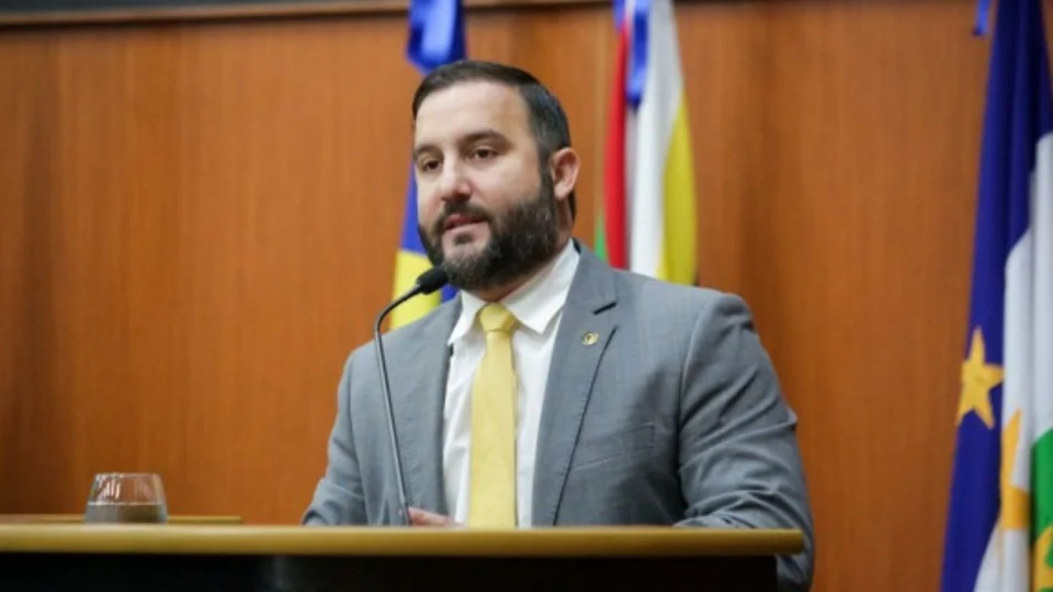 Câmeras de segurança flagram momento em que deputado agride casal em Boa Vista