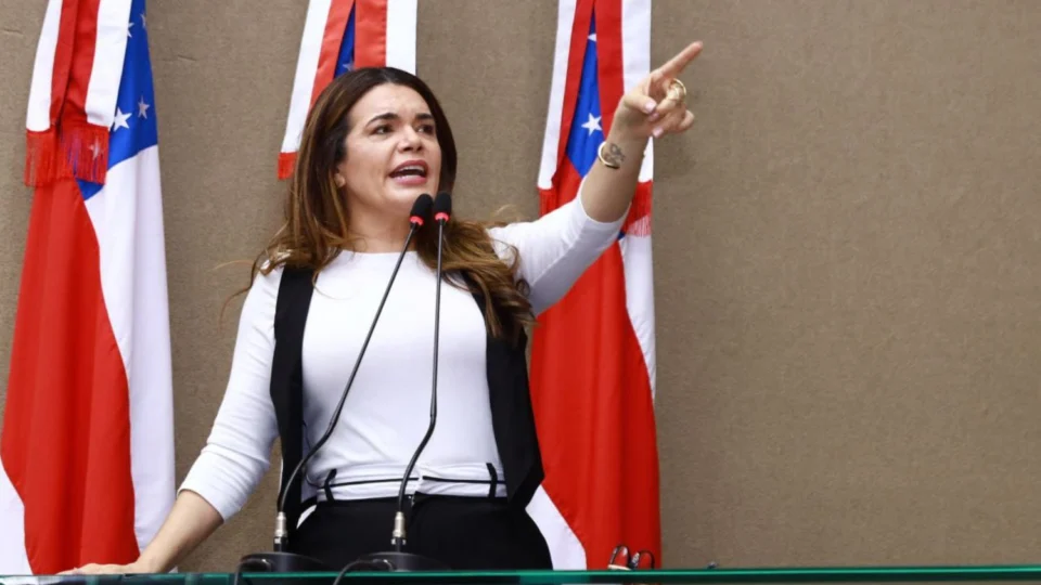 Campêlo proíbe fala de representante do Sinpol por ele ser acusado de agredir mulher