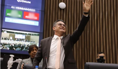 Prefeito corre e sanciona lei que permite Prefeitura emprestar R$ 580 milhões de banco