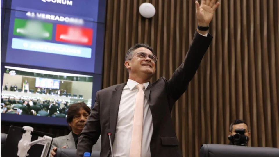 Prefeito corre e sanciona lei que permite Prefeitura emprestar R$ 580 milhões de banco