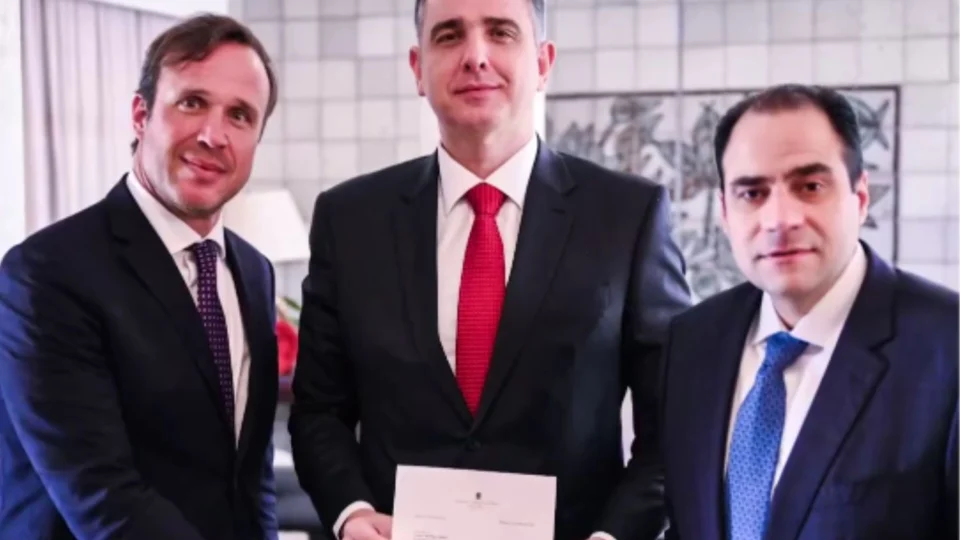 OAB entrega PEC ao Senado para garantir sustentação oral nos tribunais após proibição de Moraes