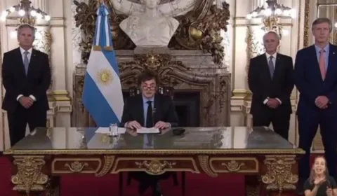 Milei anuncia superávit primário inédito na Argentina desde 2008