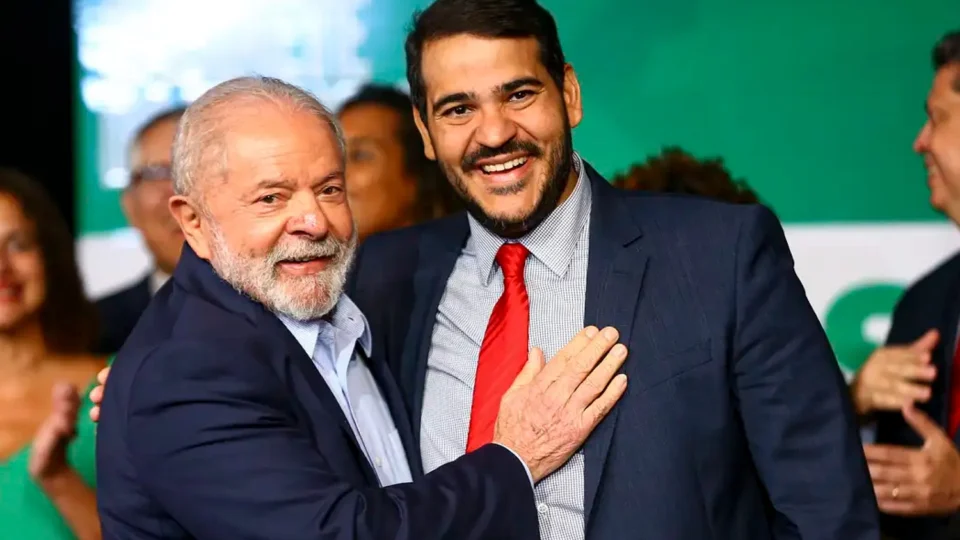 AGU de Lula defende censurar as redes após Musk desafiar Moraes