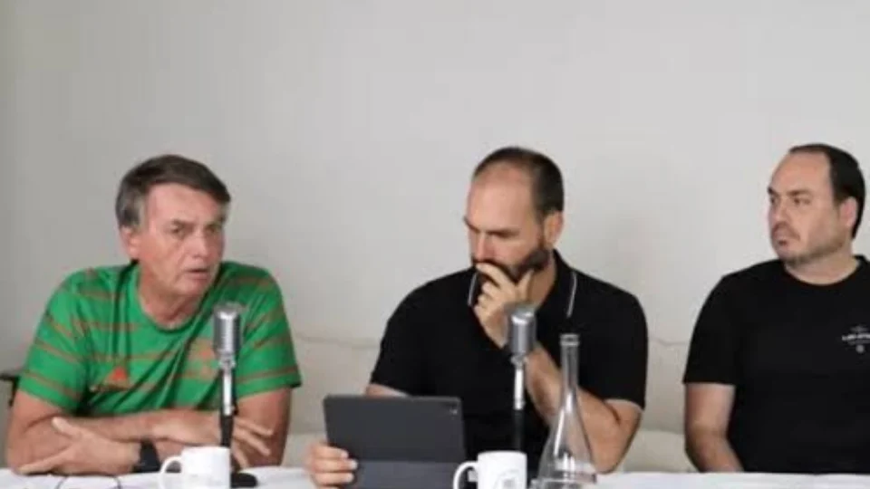 Após atitude de Musk, Jair Bolsonaro diz ter “apoio de fora do Brasil”