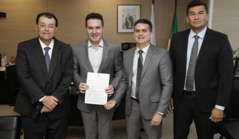 Em ano eleitoral, David faz parceria com Lula e Braga e anunciam convênio para moradias