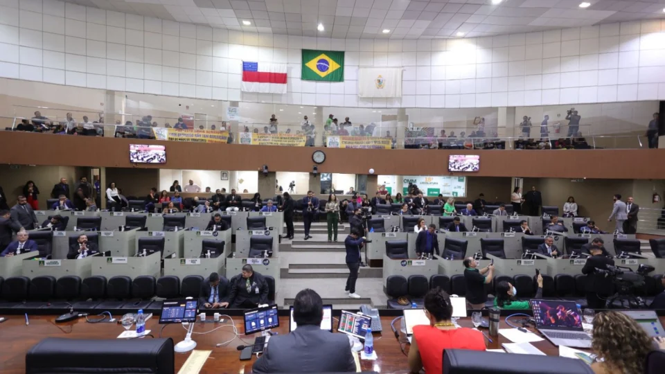 ‘Esmola’: criticam vereadores sobre reajuste de R$ 30 dos professores