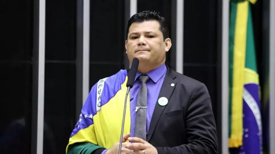 Câmara dos Deputados convoca diretores da PF para explicar detenção de jornalista português