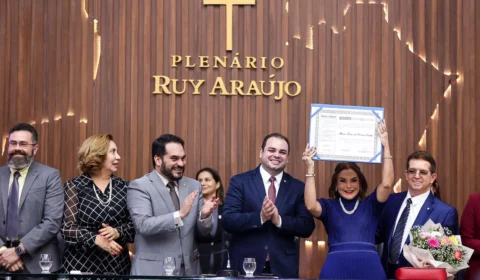 Presidente Roberto Cidade outorga ‘Título de Cidadã Amazonense’ à desembargadora Mirza Telma