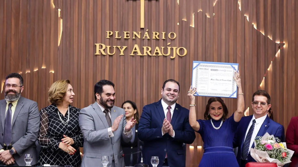 Presidente Roberto Cidade outorga ‘Título de Cidadã Amazonense’ à desembargadora Mirza Telma