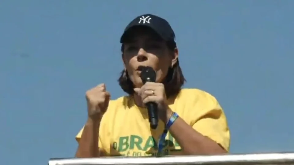 ‘Somos femininas, e não feministas’, diz Michelle ao discursar em ato com Bolsonaro