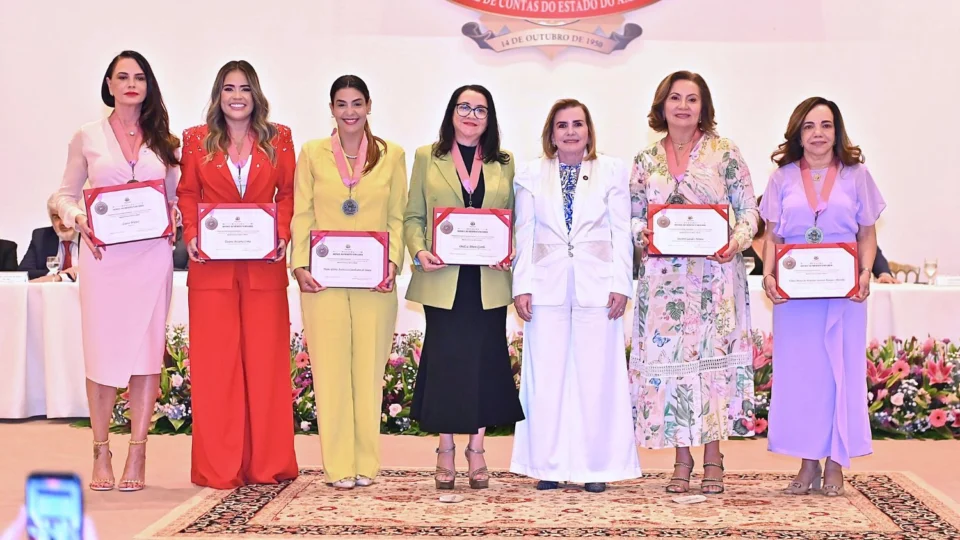 TCE-AM homenageia personalidades femininas em lançamento da Ouvidoria da Mulher