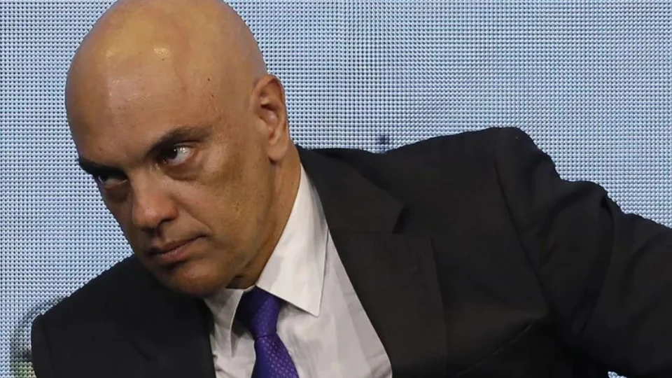 Parlamentares criticam Moraes por monitorar políticos na rede social X
