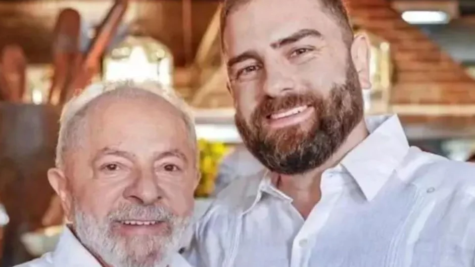 Acusado de espancar mulher, filho de Lula acusava a direita