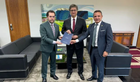 Presidente e relator da CPI das ONGs entregam relatório a Paulo Gonet