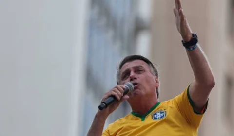 Em meio à denúncia de violação no Brasil, Bolsonaro reforça convocação para novo ato democrático