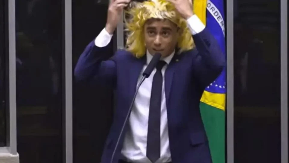 STF rejeita pedido para investigar Nikolas por transfobia