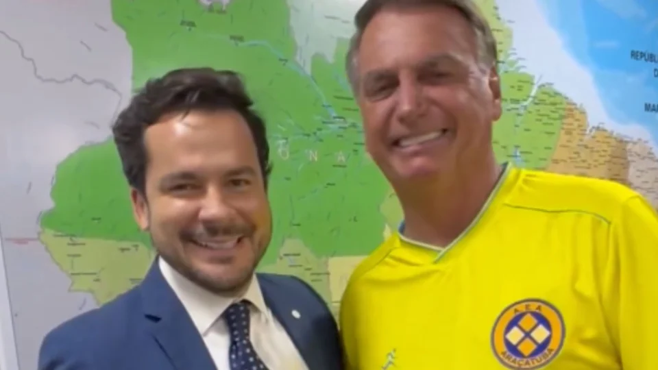 Ao lado de Alberto Neto, Bolsonaro confirma vinda antecipada a Manaus