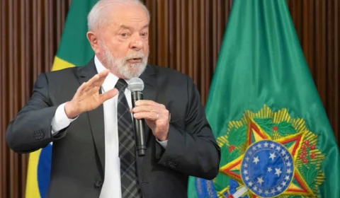 Lula diz que se possível faria decreto proibindo mentir