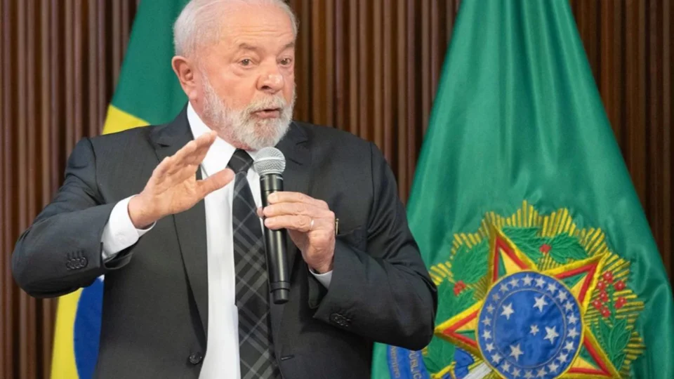Lula diz que se possível faria decreto proibindo mentir