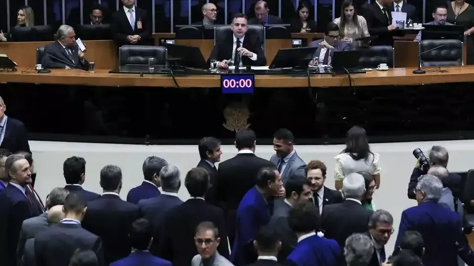 Congresso adia análise do veto à saidinhas de presos
