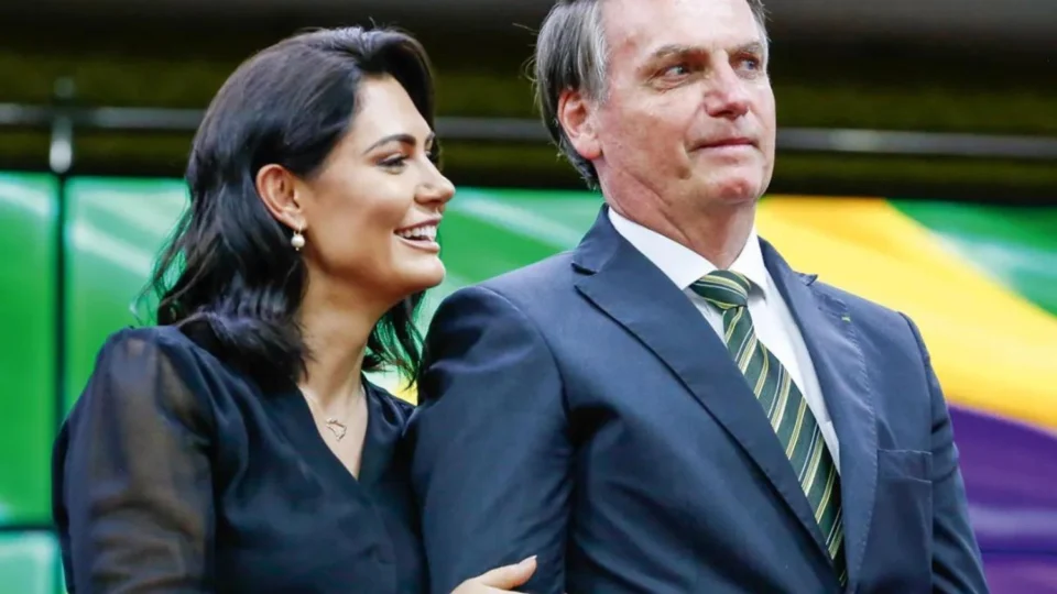 Eleitores de Bolsonaro preferem Michelle a Tarcísio para enfrentar Lula, diz pesquisa