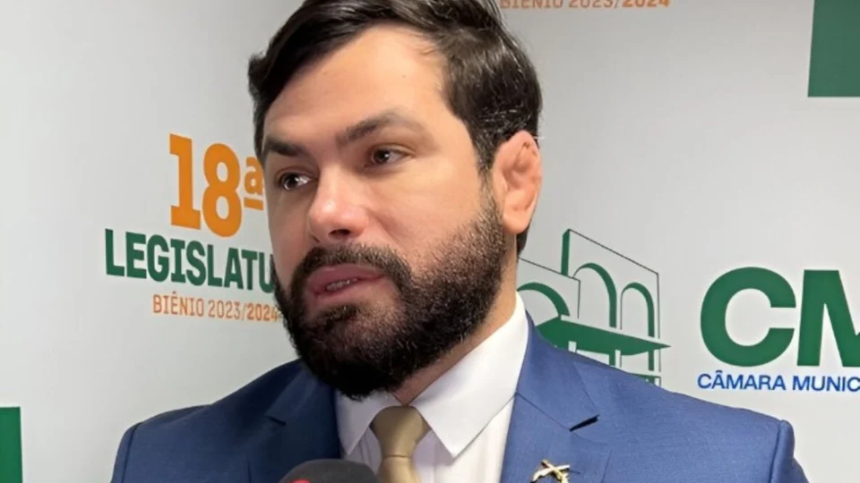 Capitão Carpê critica “Asfalta Manaus” durante discurso na CMM