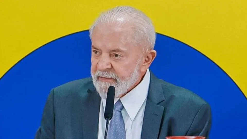 Lula rejeita Starlink de Elon Musk e propõe InternetBras