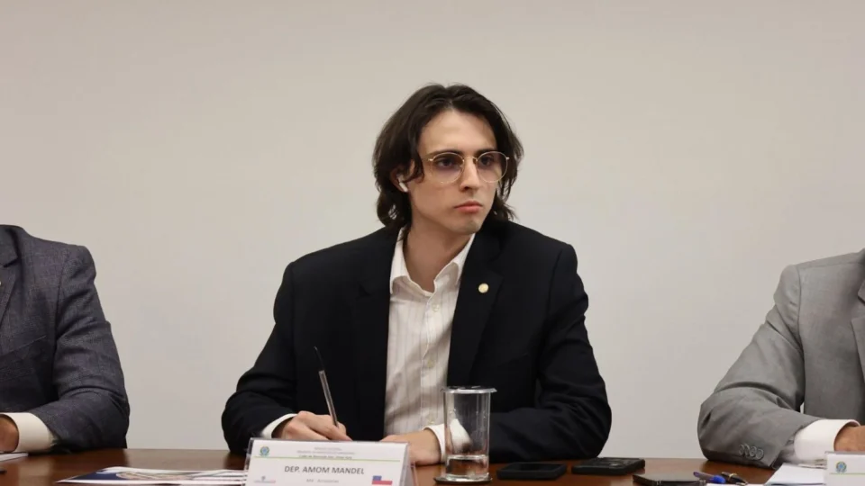 Emenda de R$2 milhões de Amom para DPE-AM será usada em novo programa do MJ