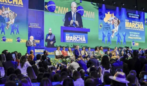 Lula é vaiado em encontro de prefeitos