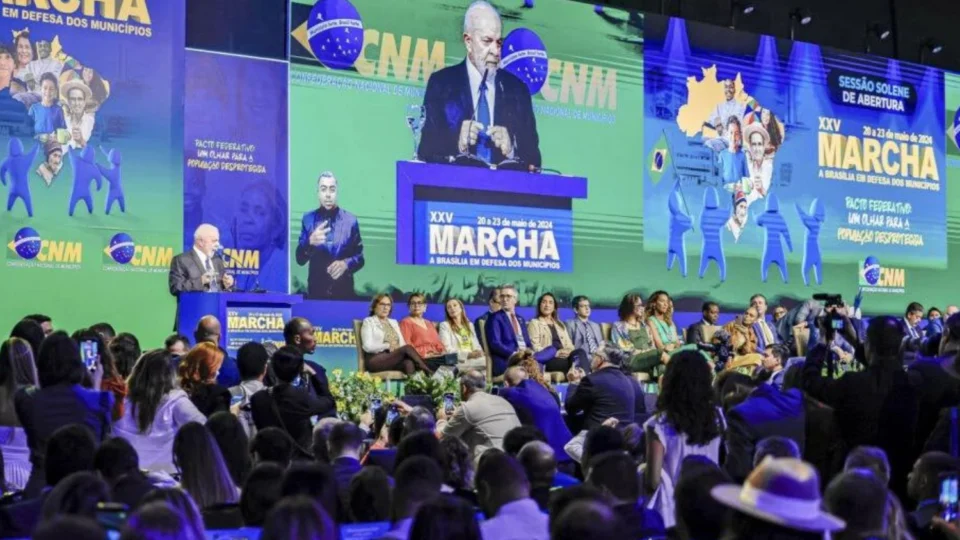 Lula é vaiado em encontro de prefeitos