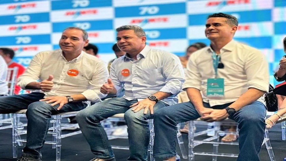 Ao lado de Tadeu de Souza, David Almeida tem pré-candidatura à reeleição oficializada